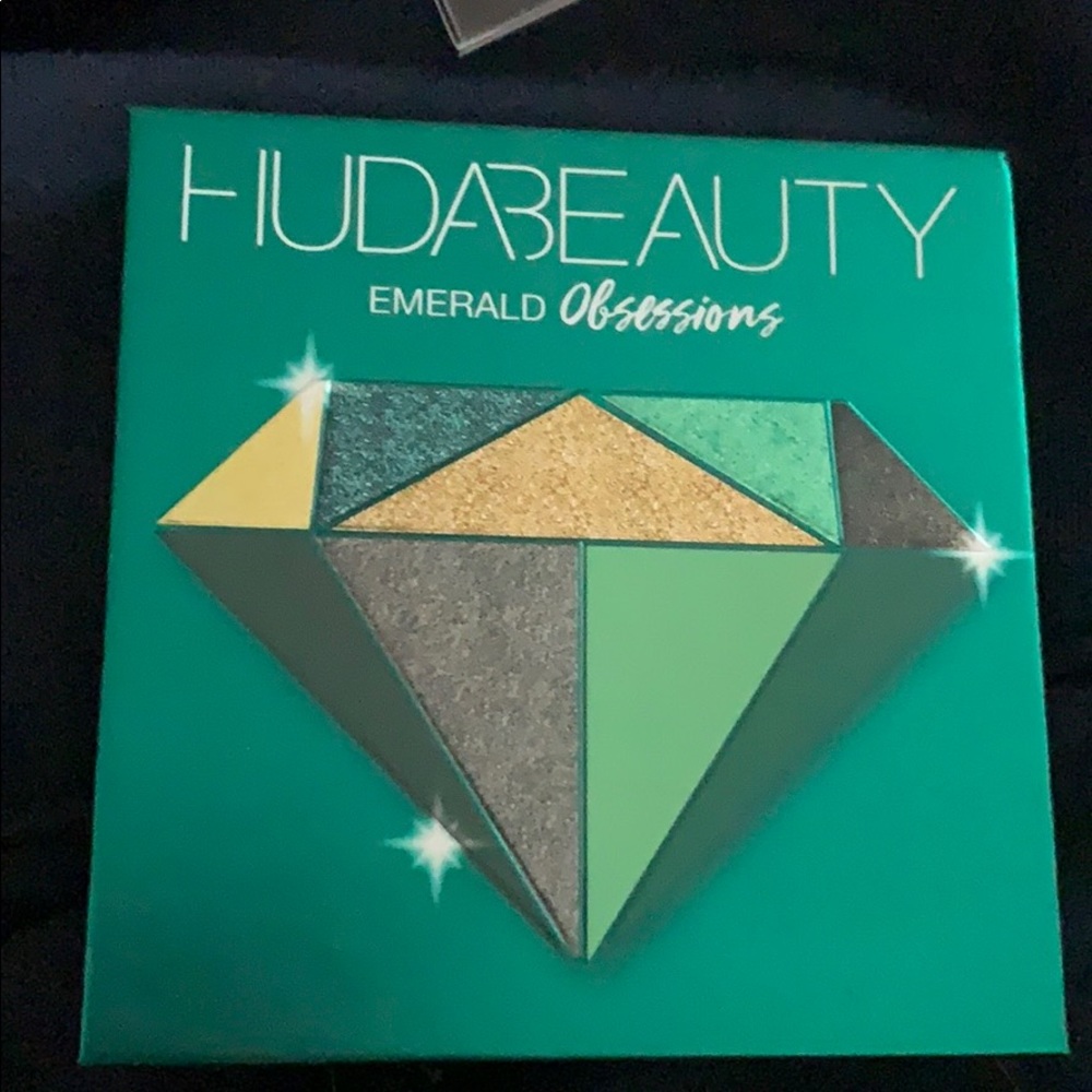 HUDABEAUTY Emerald Obsessions Eyeshadow Palette